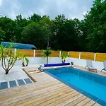 Maison A Avec Piscine Et Jacuzzi * 비스카로세