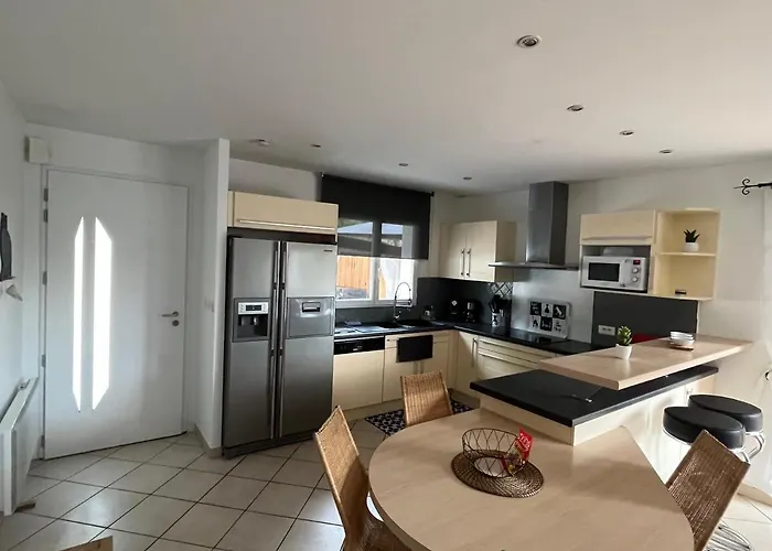 Maison A Avec Piscine Et Jacuzzi Dom wakacyjny