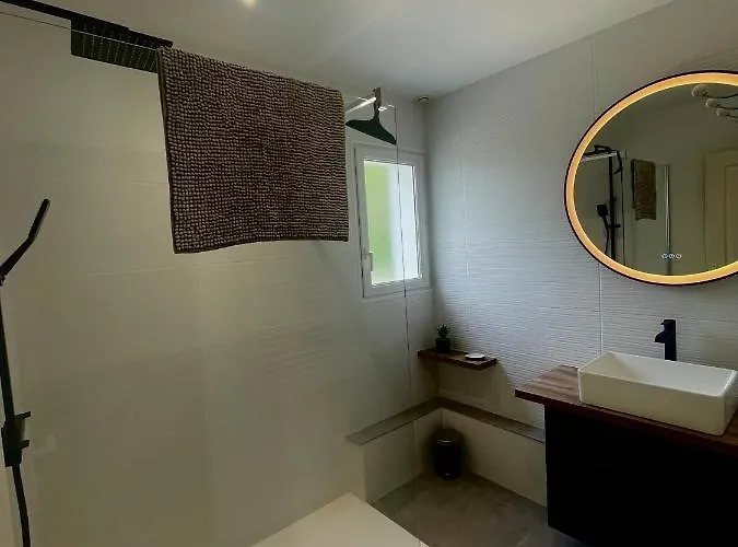 Maison A Avec Piscine Et Jacuzzi Dom wakacyjny *