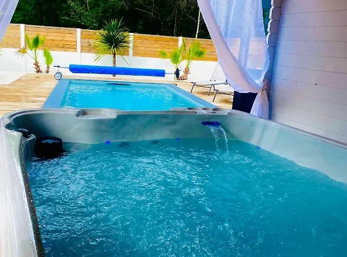 Maison A Avec Piscine Et Jacuzzi