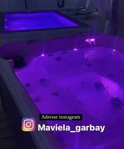 Maison A Avec Piscine Et Jacuzzi بيسكاروس